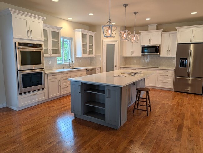 Photo - 13837 Bayview Rd