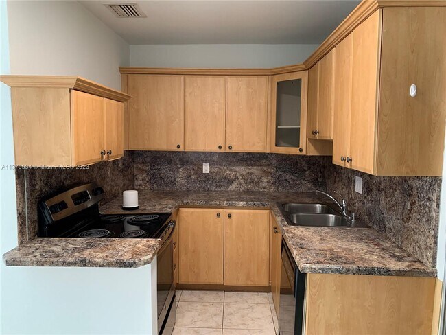 Photo - 1115 NE 10th St