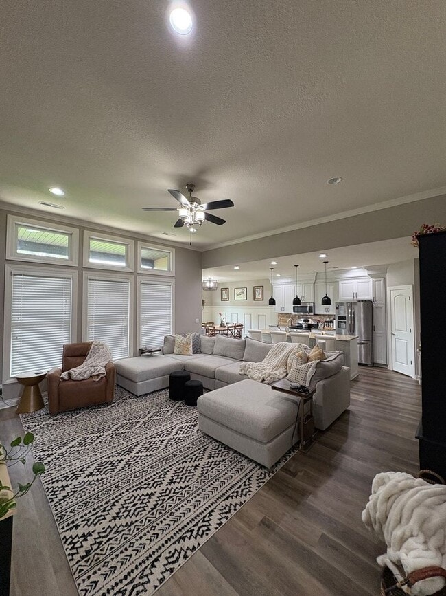 Old Hawthorne Townhouse - Old Hawthorne Townhouse Unit 1918 Ranger Dr