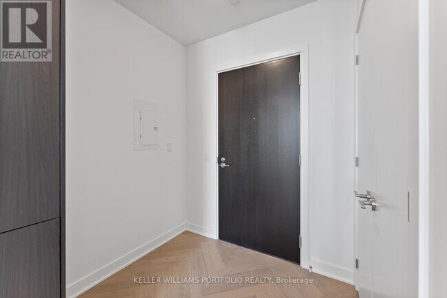 Photo - 11 Yorkville Ave Unit 2907