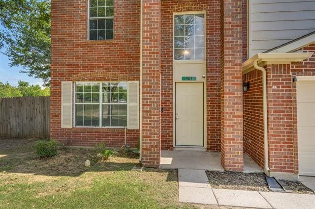 Photo - 901 Greenbend Dr