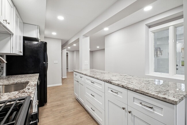 Photo - 1033 Bluff Ave E