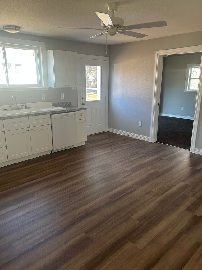 Photo - 211 McClain St