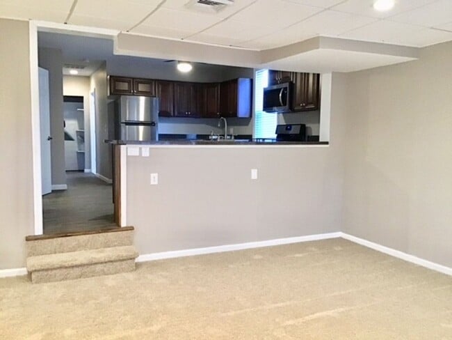 Photo - Upgraded 2 Bed/2 Bath plus Den HOME 1100 sq ft. Unit...A Must See!!! Unit First Floor