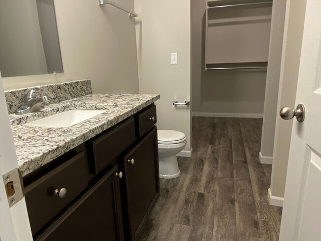 Photo - 412 S Longbranch Dr