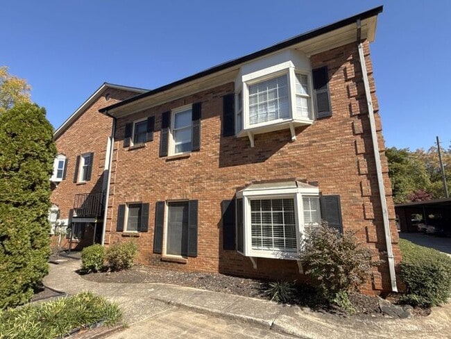 Building Photo - King John Condos