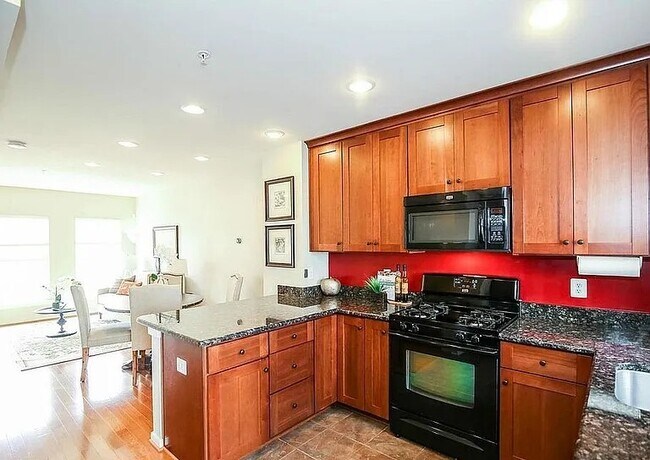 Photo - 907 4th St SE