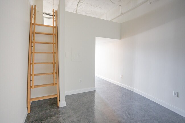 Photo - 4600 Woodward Ave Unit 306