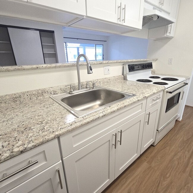 Photo - Renovated 2 Bedroom / 1 Bath in Kaneohe Casa Adosada