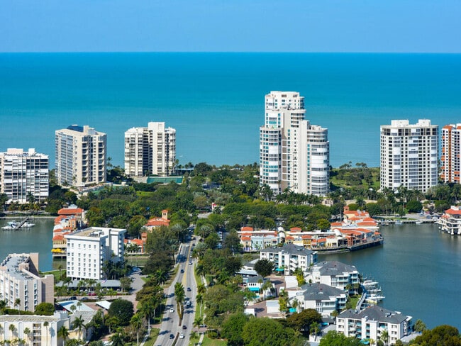 Building Photo - 555 Park Shore Dr Unit 508