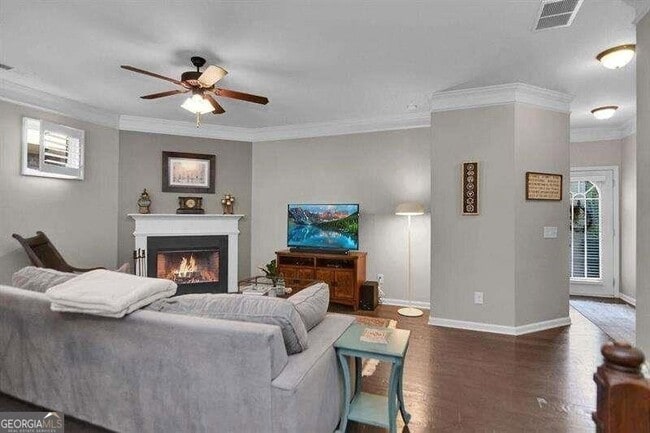 Photo - 307 Lakeside Ln