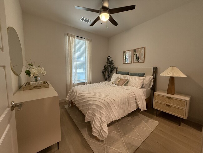 Photo - 1102 Treeta Trl