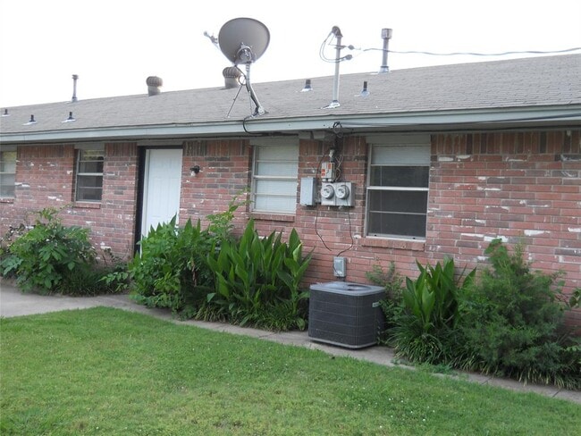 Photo - 829 Russell Cir