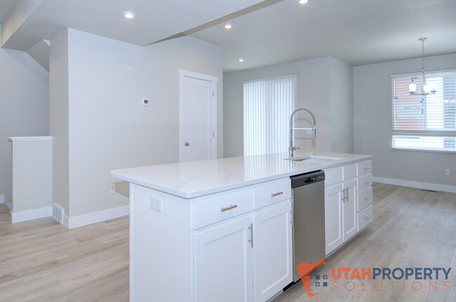Photo - 991 W 360 S Townhome