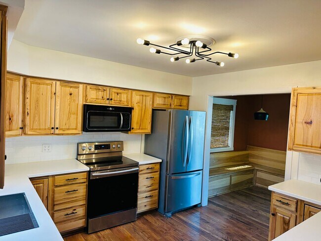 Photo - 4+ bedroom, 2 bath with Hot Tub, Fenced Ya...