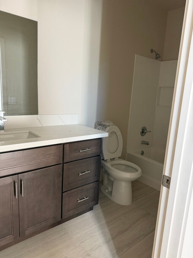 Photo - 701 E Elm St