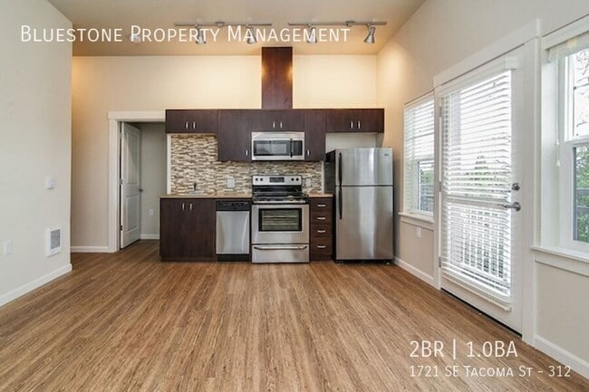 Photo - 1721 SE Tacoma St Unit 312