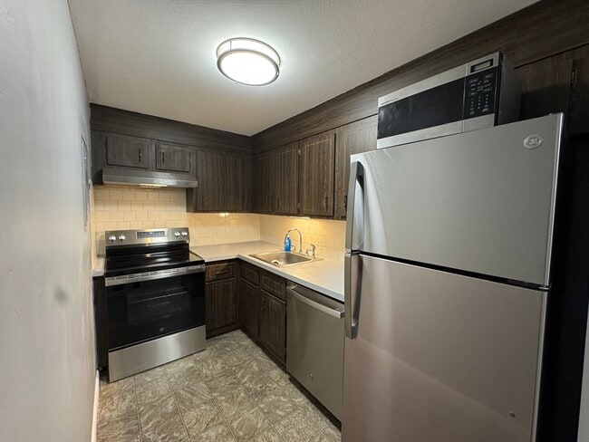 Building Photo - 96 Richardson Rd Unit B25 Rental