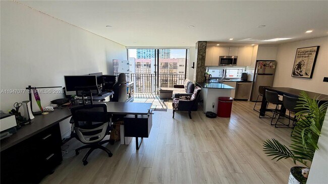 Photo - 16919 N Bay Rd Unit 915