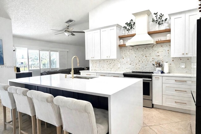 Photo - 9592 Majestic Way