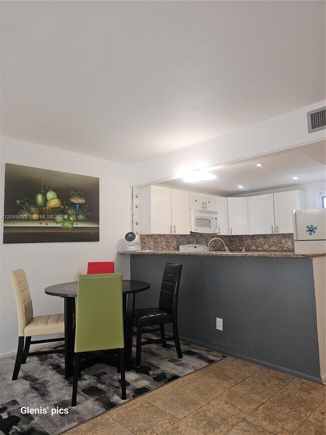 20400 W Country Club Dr Unit 204