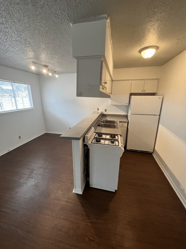 Photo - Great one bedroom in Hyde Park! Unit 102