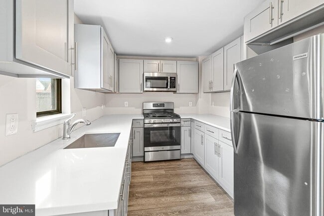 Photo - 606 Summit Ave