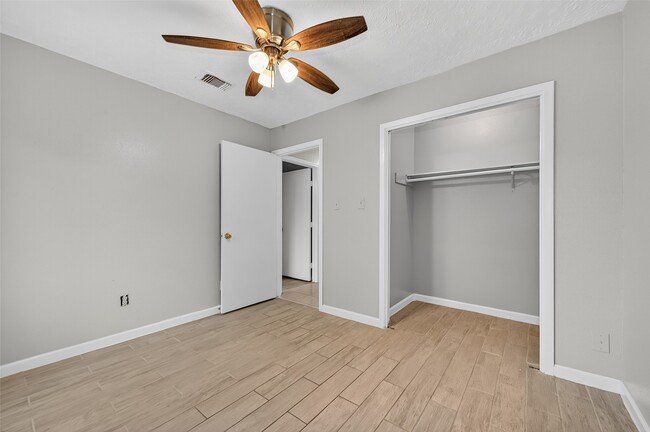Photo - 10414 Gulfstream Ln