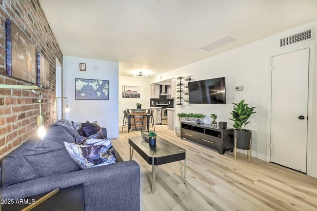 Photo - 726 S Nebraska St