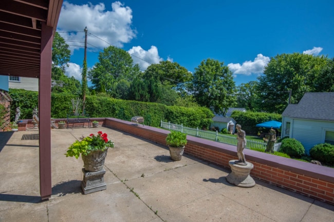 Photo - 206 W Main St