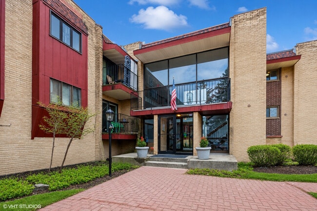 Building Photo - 787 Wilson Ave Unit 17