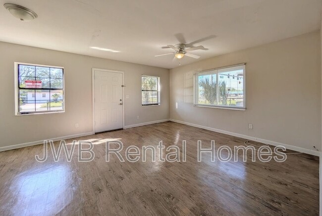 Photo - 249 W 44th St