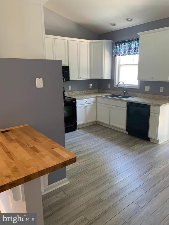 Photo - 454 Wakefield Dr