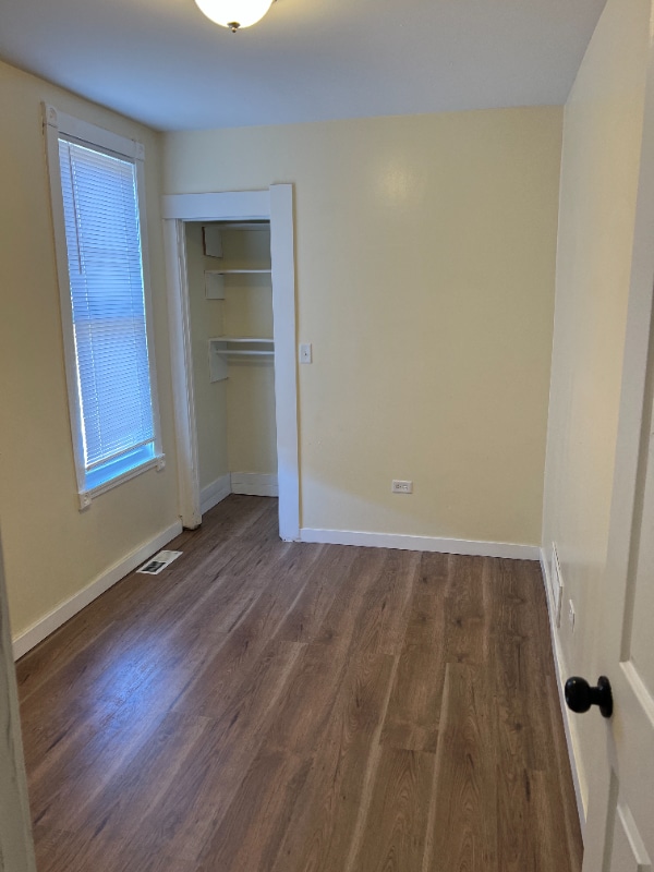 Photo - 705 W 81st St