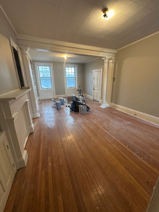 Photo - 114 S West St Unit Apt 1