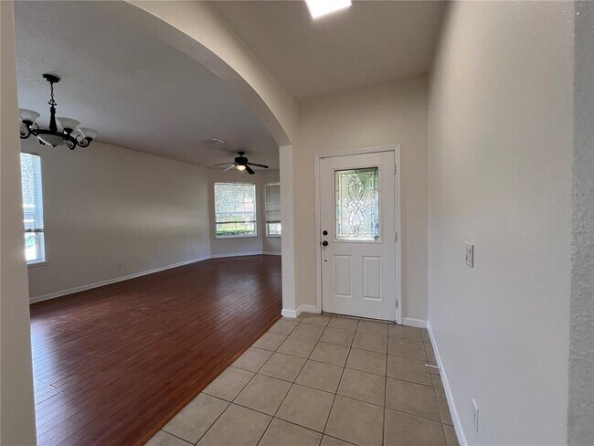 554 Hiawatha Palm Pl