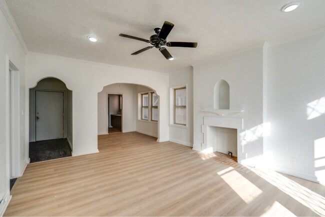 Photo - 2828 S Moreland Blvd Unidad 3