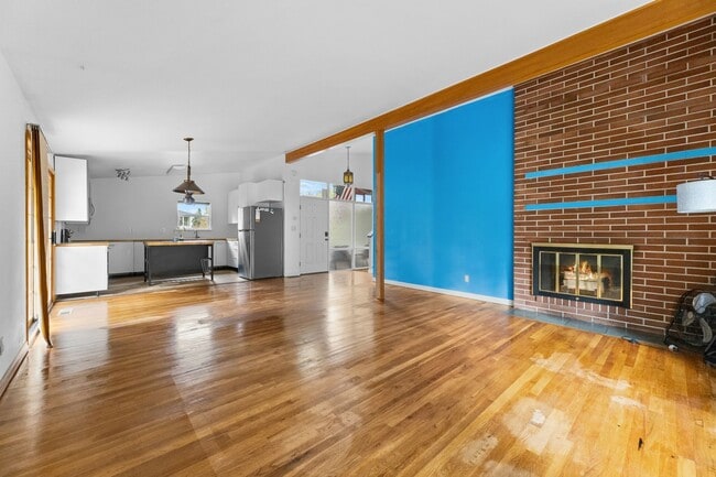 Photo - Bellevue Eastgate Mid-Century Modern