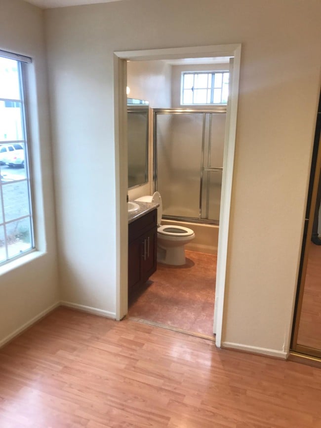 Photo - 1652 Colby Ave Unit 103