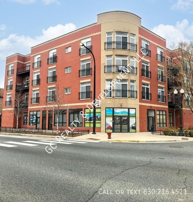 Building Photo - 2520 S Oakley Ave Unit 201 , 201