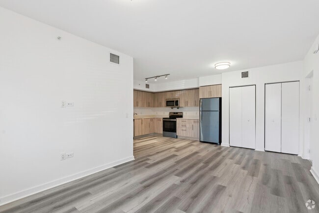 3BR, 2BA - 1,091SF
