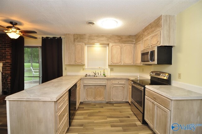 Photo - 733 Lily Flagg Rd SE