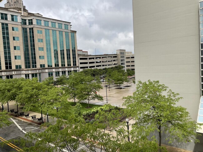 Photo - 112 W Washington Blvd
