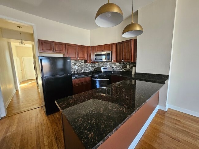 Kitchen - 2417 W Warren Blvd Unit 2nd fl