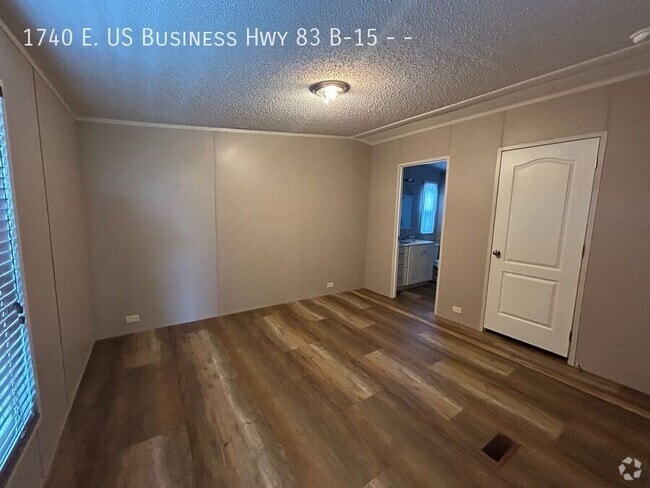 Building Photo - 15 B St Rental