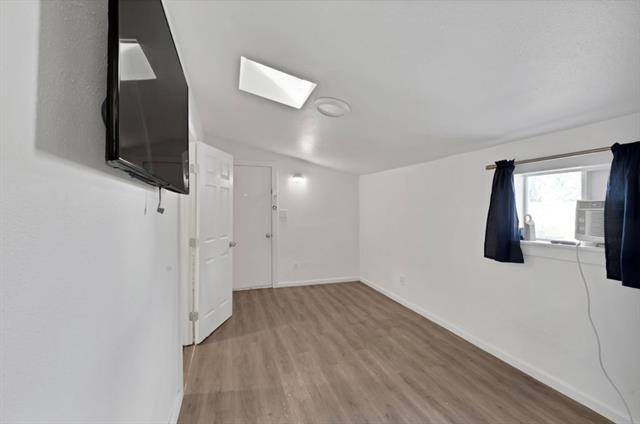 Photo - 928 S Windomere Ave Unidad B