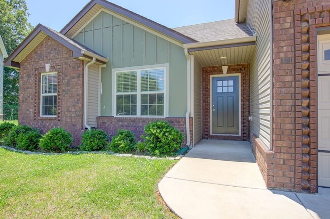 Photo - Sharp 3 bed 2 Bath Close To Ft Campbell