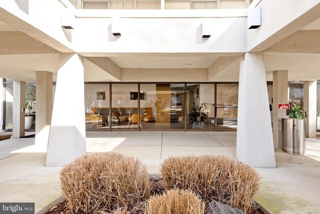 Front Entrance - 3333 University Blvd W Unit 604