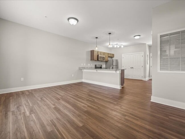 Photo - 407 Grady Way