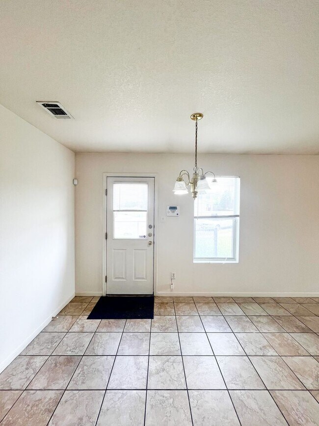 Photo - 3807 Wind Ct Unit B